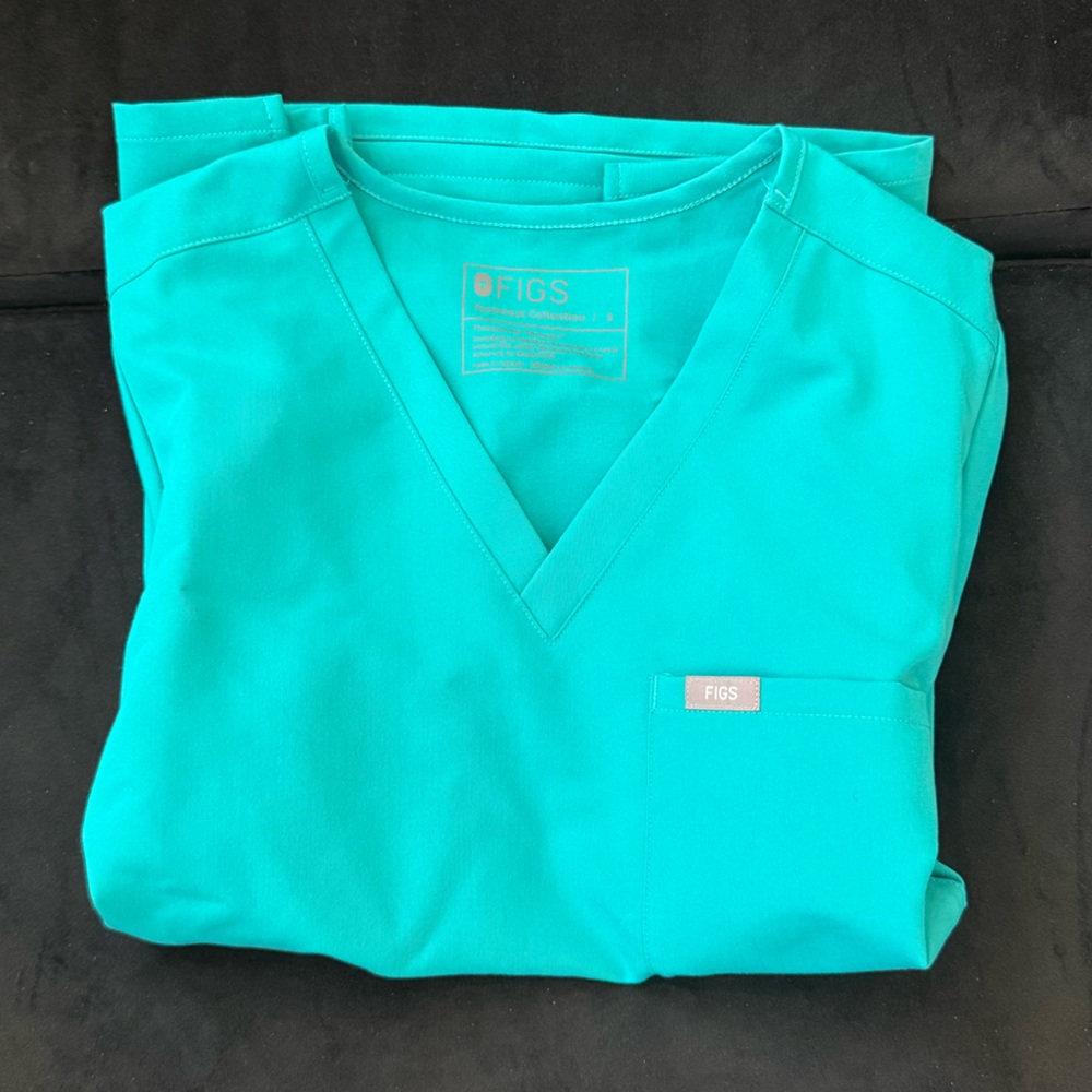 Figs Lagoon V-Neck Scrub Top